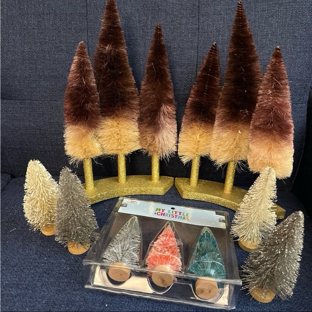 Christmas Brush Tree Table Topper-NEW
